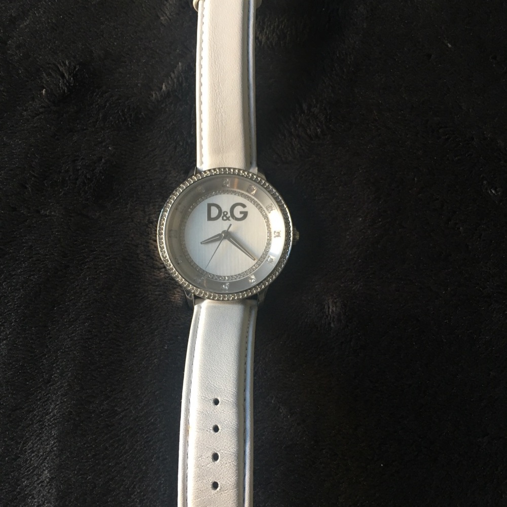 Watch - Picture 2 of 4